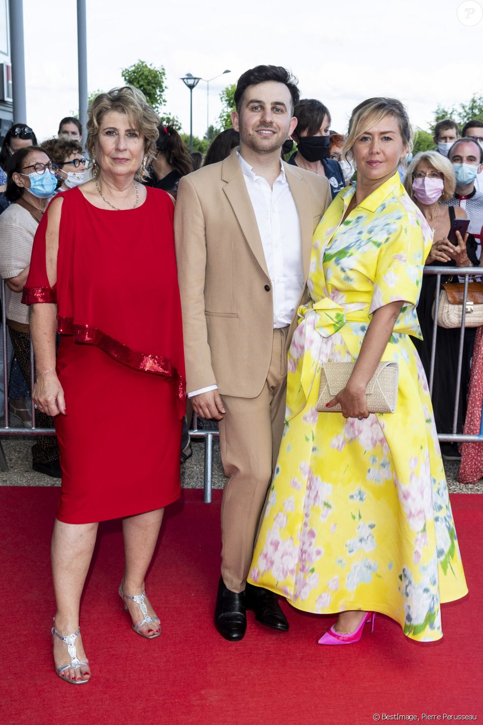 Laurence Meunier , Quentin Delcourt et Enora Malagré lors du tapis rouge de la soirée d'ouverture du Festival Plurielles à Compiègne le 11 juin 2021. © Pierre Perusseau / Bestimage