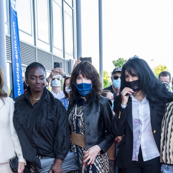 Laurence Meunier, Anne Parillaud, Aïssa Maïga, Isabelle Adjani, Yamina Benguigui, Djanis Bouzyani , Quentin Delcourt lors du tapis rouge de la soirée d'ouverture du Festival Plurielles à Compiègne le 11 juin 2021. © Pierre Perusseau / Bestimage 