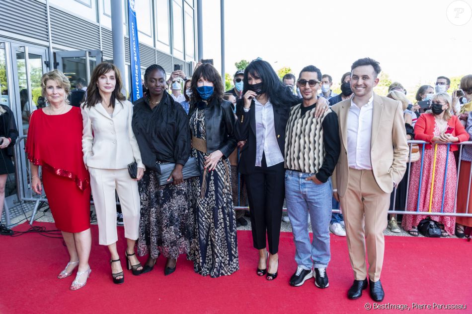 Laurence Meunier, Anne Parillaud, Aïssa Maïga, Isabelle Adjani, Yamina Benguigui, Djanis Bouzyani , Quentin Delcourt lors du tapis rouge de la soirée d'ouverture du Festival Plurielles à Compiègne le 11 juin 2021. © Pierre Perusseau / Bestimage