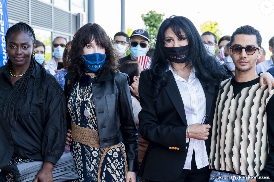 Aïssa Maïga , Isabelle Adjani, Yamina Benguigui, Djanis Bouzyani lors du tapis rouge de la soirée d'ouverture du Festival Plurielles à Compiègne le 11 juin 2021. © Pierre Perusseau / Bestimage