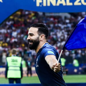 Adil Rami après la victoire 4-2 contre la croatie en finale de la Coupe du Monde à Moscou en Russie.