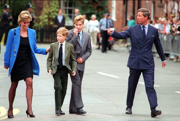 Diana et le prince Charles avec leurs fils William et Harry à Manor House, à Eaton, en 1995.