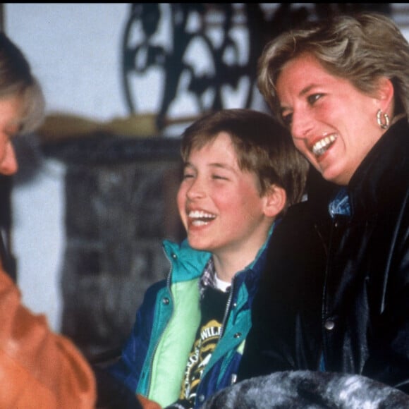 Diana et ses fils William et Harry en vacances à Lech en 1993.