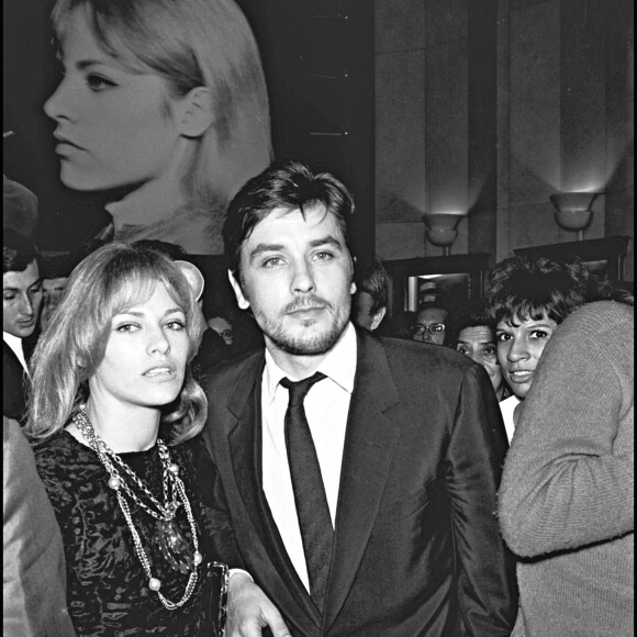 Alain Delon et sa femme Nathalie à l'avent-première du Samouraï, en 1967 à Paris