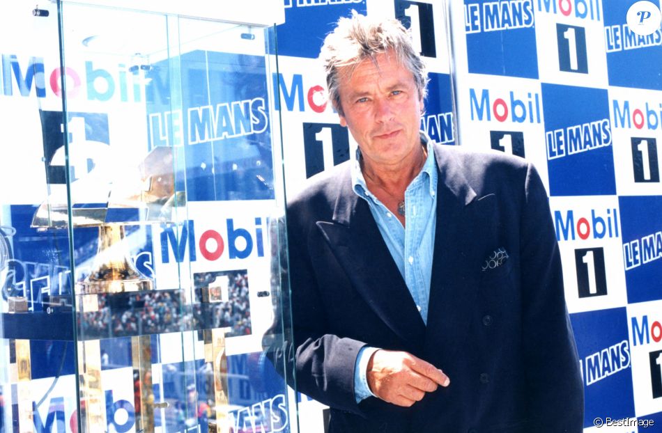 Alain Delon donne le départ des 24 heures du Mans en 1996