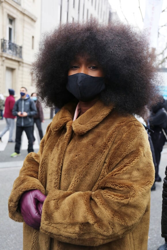 Assa Traoré lors de le marche blanche en hommage à Cédric Chouviat, mort 48 heures après une arrestation jugée violente. Paris le 3 janvier 2021 © Panoramic / Bestimage