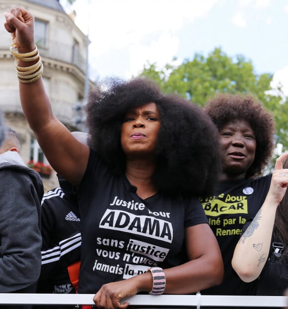 Assa Traoré (Soeur de Adama Traoré, mort des suites de son interpellation par la police en 2016) - Rassemblement contre le racisme et les violences policières, à l'appel du comité " Vérité pour Adama ", Place de la République, à Paris, France. Le 13 juin 2020.