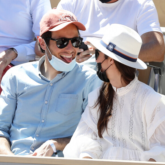 Vianney et Catherine Robert (enceinte) dans les tribunes lors de la finale des internationaux de France Roland Garros à Paris le 13 juin 2021. © Dominique Jacovides / Bestimage 