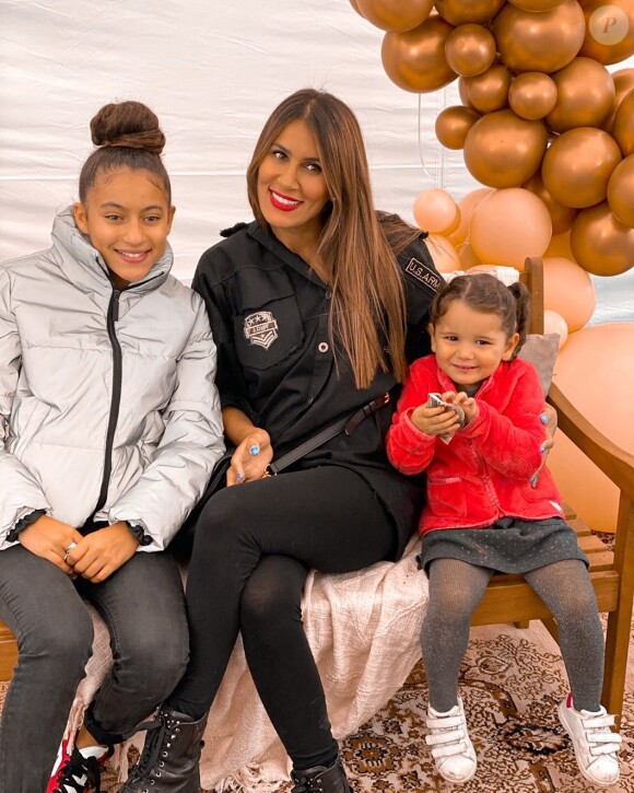 Wafa de "Koh-Lanta' avec ses filles Manel et Jenna, le 11 octobre 2020