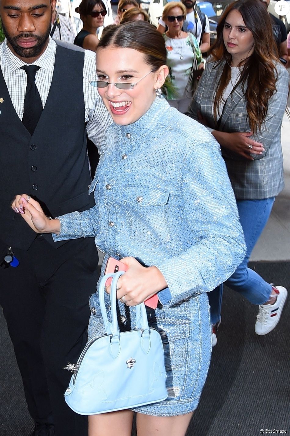 Millie Bobby Brown à la sortie de sa boutique éphémère Florence by Mills à New York, le 25 août 2019