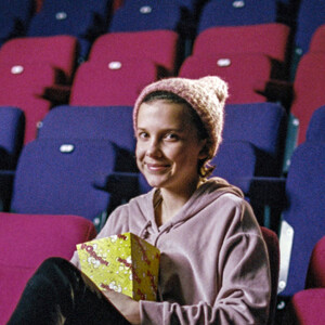 L'actrice Millie Bobby Brown annonce une collaboration pour une gamme de baskets avec Converse 