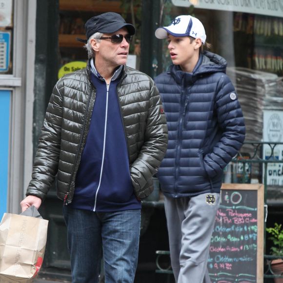 Jon Bon Jovi et son fils Jacob à New York le 22 novembre 2015