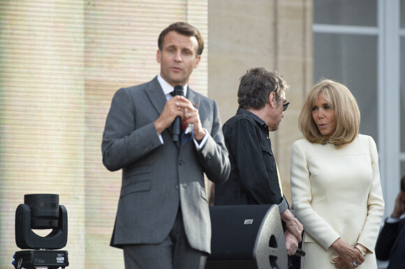 Le président de la République française Emmanuel Macron, sa femme la première dame Brigitte Macron et Jean Michel Jarre lors de la Fête de la musique 2021 au palais de l'Elysée à Paris, France, le 21 avril 2021. © Eliot Blondet/Pool/Bestimage 