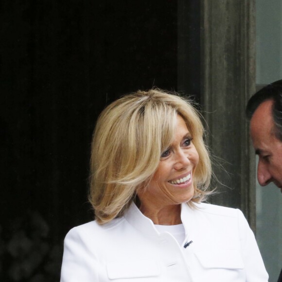 Brigitte Macron et Rihanna sur le perron du palais de l'Elysée, où elle a été reçue par le président, à Paris. Le 26 juillet 2017 © Alain Guizard / Bestimage