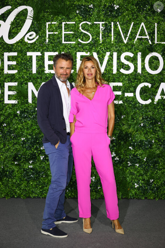 Alexandre Brasseur et Ingrid Chauvin au photocall de la série "Demain nous appartient" lors du 60ème Festival de Télévision de Monte-Carlo au Grimaldi Forum à Monaco, le 19 juin 2021. 
