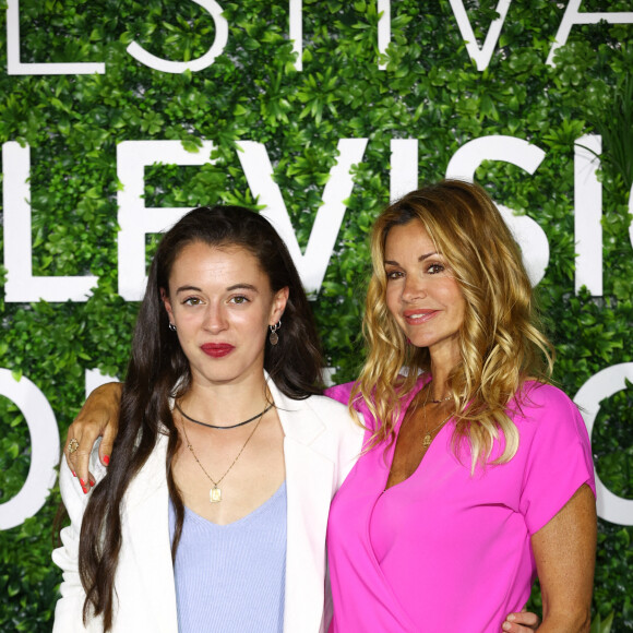 Camille Genau et Ingrid Chauvin au photocall de la série "Demain nous appartient" lors du 60ème Festival de Télévision de Monte-Carlo au Grimaldi Forum à Monaco, le 19 juin 2021. 
