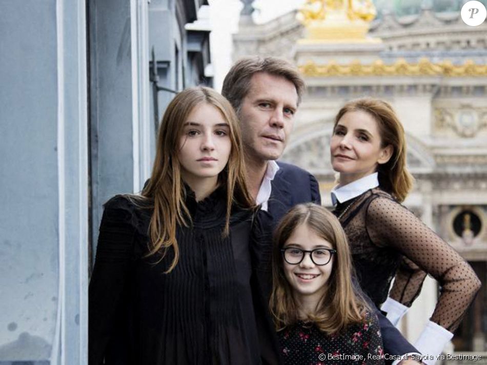 Carte de voeux de la famille princière de Savoie pour l'année 2020 le 1er janvier 2020. La princesse Vittora, princesse de Carignano et marquise d'Ivrée et sa soeur, la princesse Luisa, princesse de Quiers et comtesse de Salemi, devant leurs parents, le prince Emmanuel-Philibert, prince de Venise et son épouse, la princesse Clotilde © Real Casa di Savoia via Bestimage