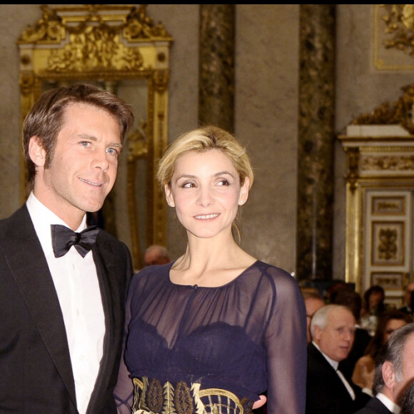 La princesse Marina de Savoie et son mari le prince Victor-Emmanuel de Savoie, leur fils le prince Emmanuel-Philibert de Savoie et son épouse Clotilde Courau à Milan en 2010.