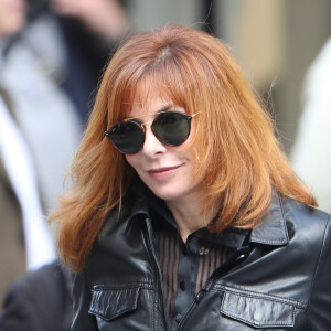 Mylène Farmer lors des obsèques de Jean Rochefort en l'église Saint-Thomas d'Aquin à Paris, le 13 octobre 2017. 