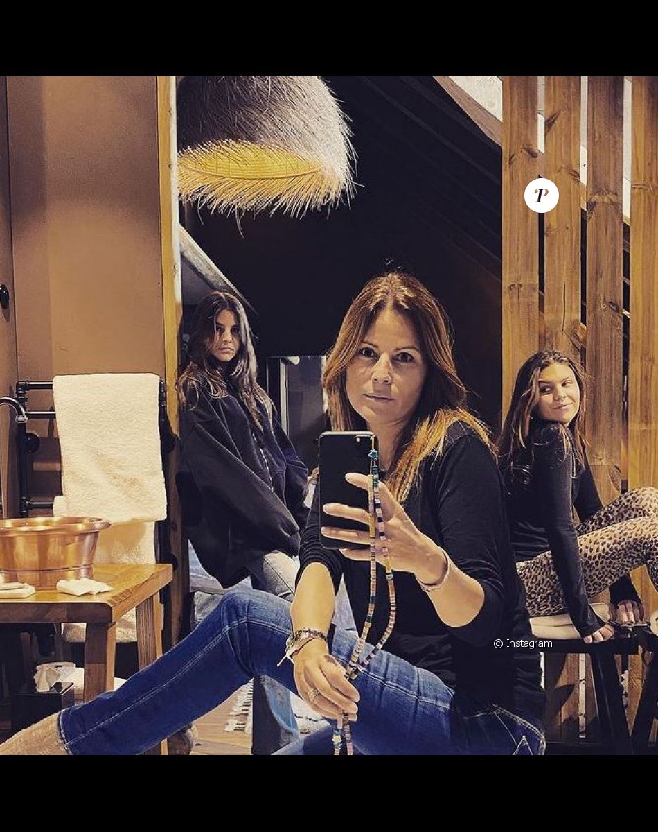 Cécile Siméone avec ses deux filles Jade et Devone