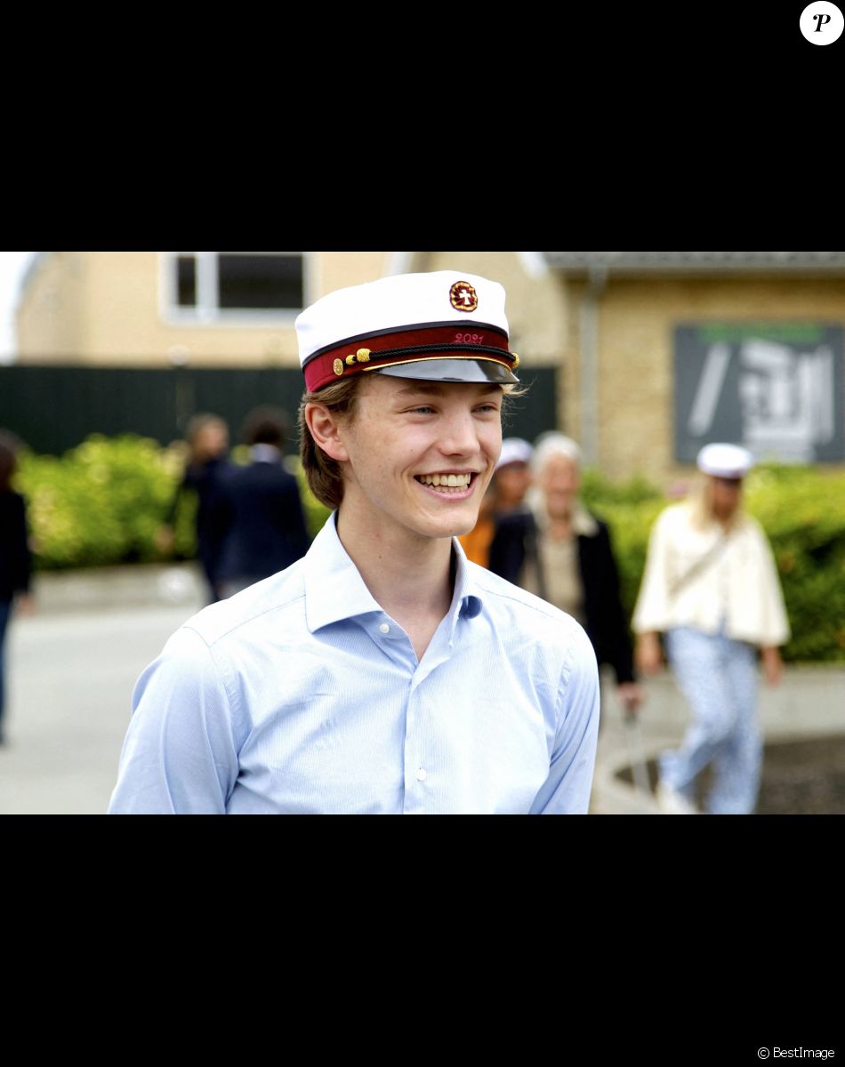 Cérémonie de remise des diplômes du prince Felix au gymnase Gammel Hellerup à Hellerup, le 23 juin 2021.