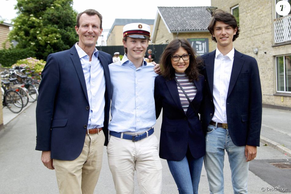 Le prince Joachim de Danemark, son ex-femme la comtesse Alexandra et leurs deux fils, le prince Nikolai et le prince Felix - Cérémonie de remise des diplômes du prince Felix au gymnase Gammel Hellerup à Hellerup.