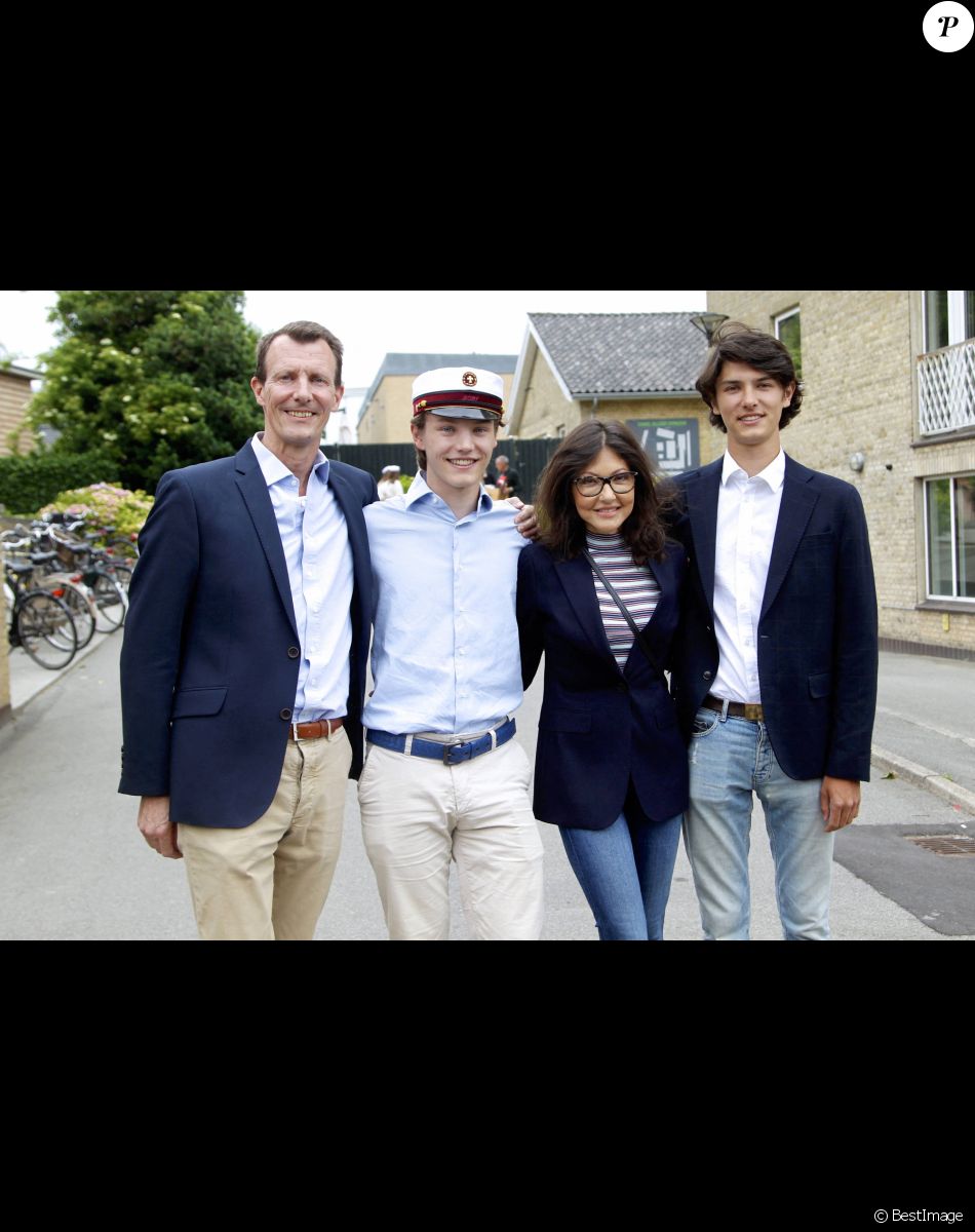 Le prince Joachim de Danemark, son ex-femme la comtesse Alexandra et leurs deux fils, le prince Nikolai et le prince Felix - Cérémonie de remise des diplômes du prince Felix au gymnase Gammel Hellerup à Hellerup.