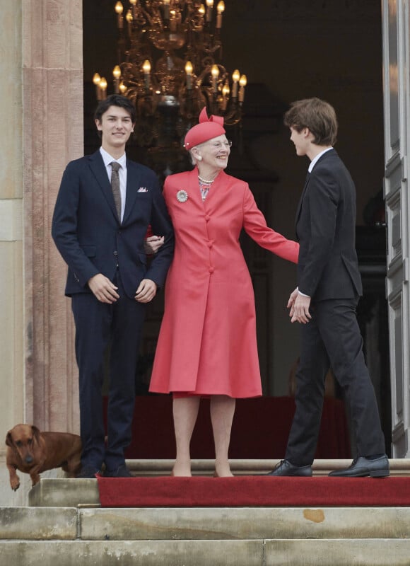 La reine Margrethe II, le prince Nikolai et le prince Felix - La famille royale du Danemark lors de la confirmation du prince Christian en l'église du château de Fredensborg, Danemark, le 15 mai 2021