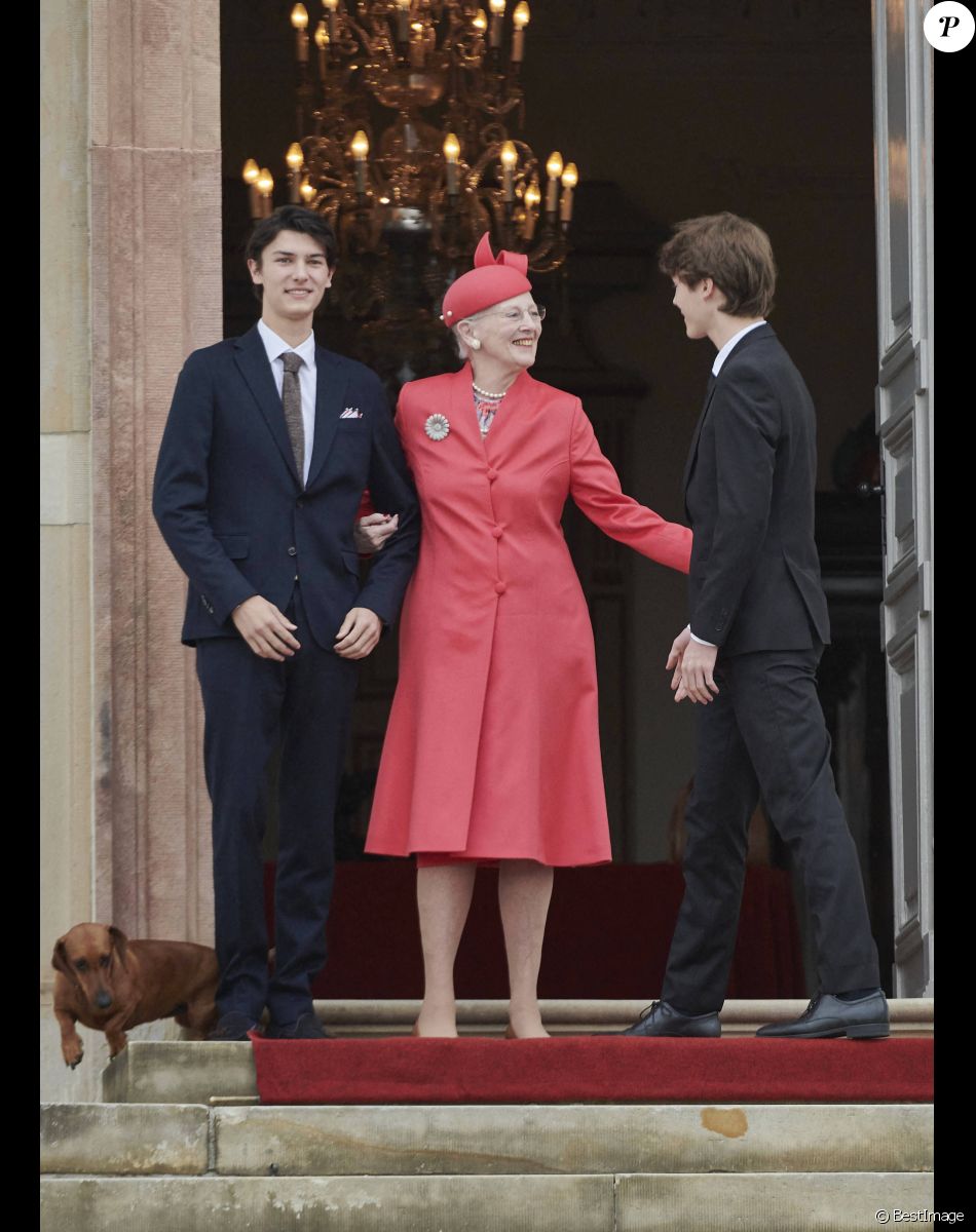 La reine Margrethe II, le prince Nikolai et le prince Felix - La famille royale du Danemark lors de la confirmation du prince Christian en l'église du château de Fredensborg, Danemark, le 15 mai 2021