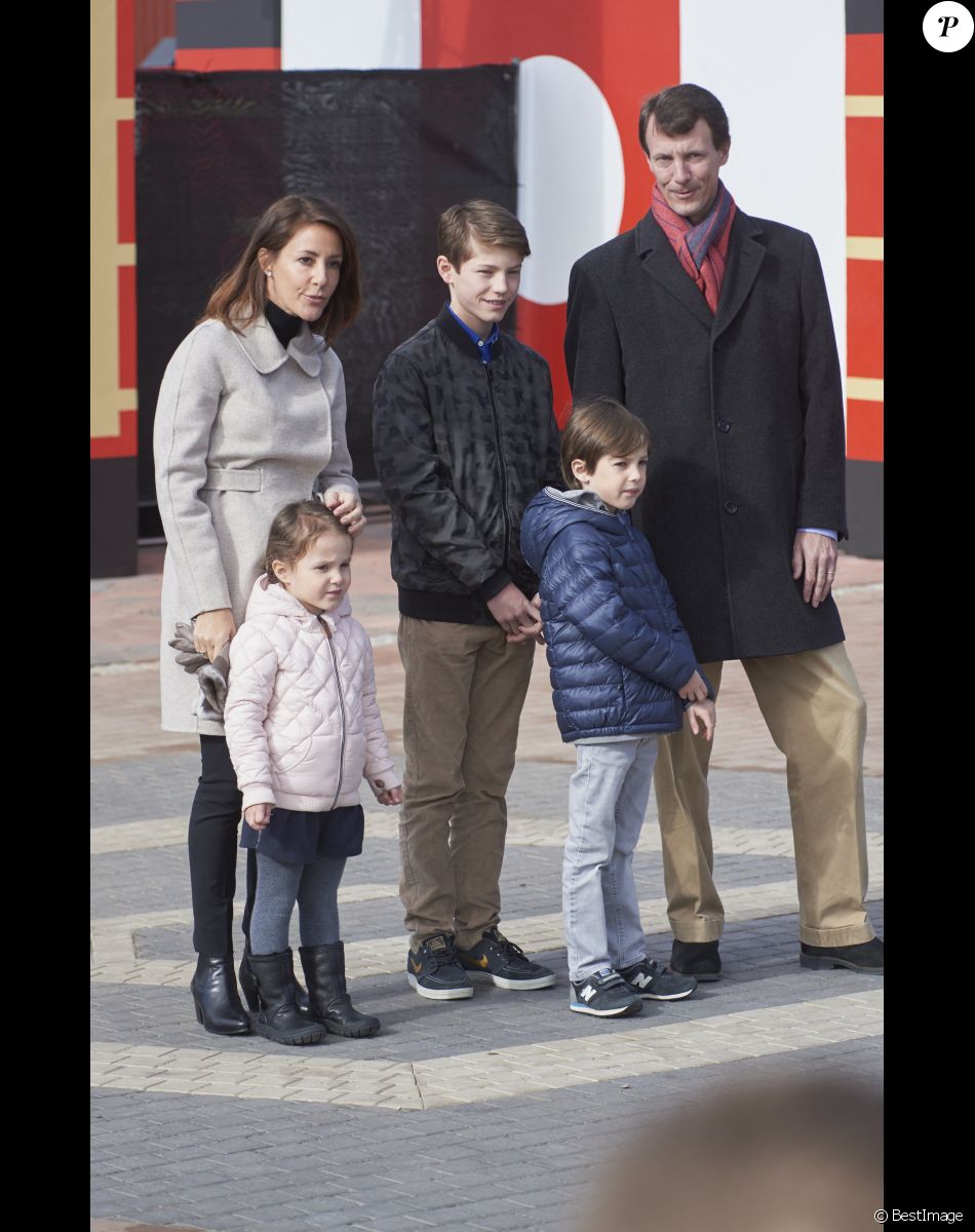 Le prince Joachim, la princesse Marie et leurs enfants, le prince Felix, le prince Henrik et la princesse Athena en visite à Legoland, Danemark le 19 Mars 2016.