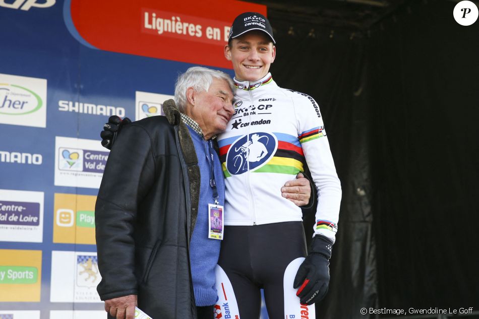 Archives - Mathieu van der Poel et son grand-père Raymond Poulidor lors du cyclocross de Lignières le 17 janvier 2016. © Gwendoline Le Goff / Panoramic / Bestimage
