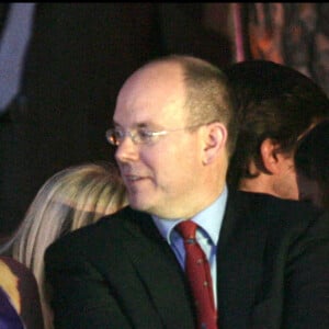 Le prince Albert de Monaco et Charlene Wittstock lors d'une soirée mode caritative au Sea Club Meridien Beach Plaza de Monaco, le 25 mai 2007.