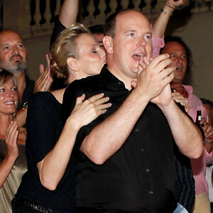 Le prince Albert de Monaco et Charlene Wittstock au concert de Iggy Pop à Monaco en 2010.