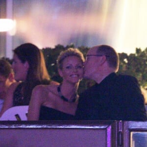 Le prince Albert de Monaco et sa fiancée Charlene Wittstock lors du concert des Eagles à Monaco en 2011.