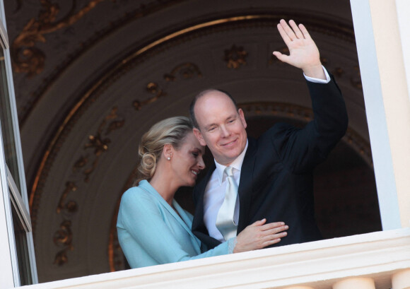 Le prince Albert de Monaco et sa fiancée Charlene Wittstock le jour de leur mariage civil à Monaco en 2011.