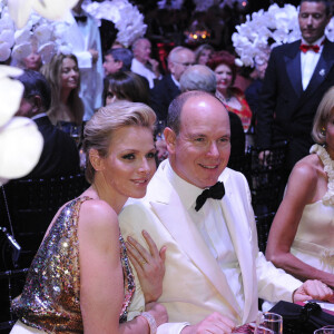 Le prince Albert et la princesse Charlene au bal de la Croix-Rouge à Monaco en 2012.