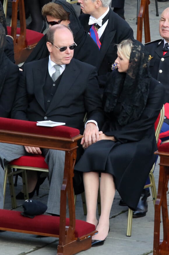 Le prince Albert II et la princesse Charlene de Monaco - Investiture du pape Francois sur la place Saint-Pierre de Rome. le 19 mars 2013