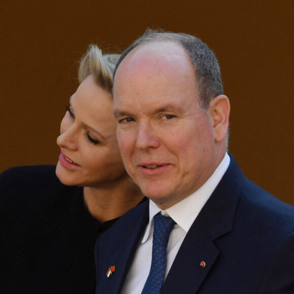 Le président de la République populaire de Chine, Xi Jinping, et la Première Dame, Peng Liyuan prennent congé du prince Albert II de Monaco et de la princesse Charlène de Monaco, au Palais Princier de Monaco lors de la visite d'Etat officielle du président Xi Jinping. Monaco, le 24 mars 2019. © Bruno Bebert/Bestimage