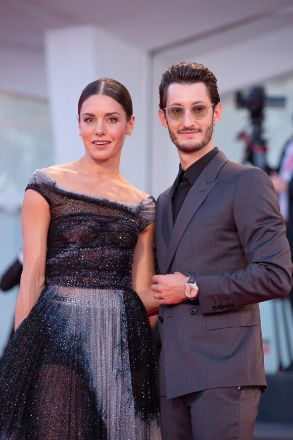 Pierre Niney et sa femme Natasha Andrews - Red carpet du film "Amants" lors de la 77ème édition du Festival international du film de Venise, la Mostra le 3 septembre 2020. 
