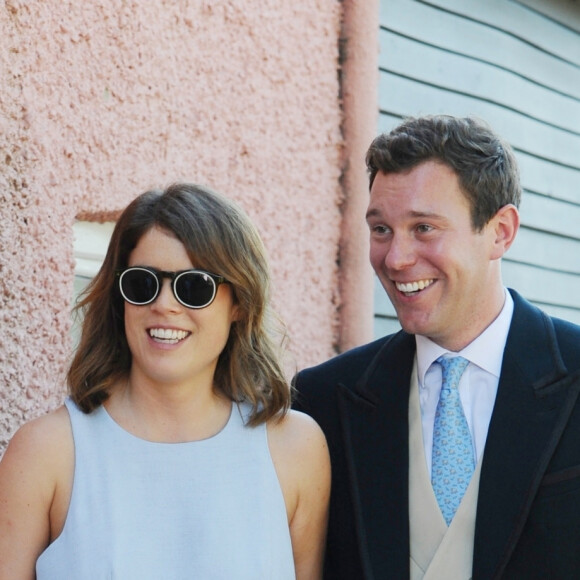 La princesse Eugenie d'York et son fiancé Jack Brooksbank au mariage de Charlie Van Straubanzee et Daisy Jenkins à l'église de Sainte-Marie-la-Vierge à Frensham, le 4 août 2018.