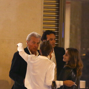 Exclusif - Alain Delon , Anthony Delon et ses deux filles Loup et Liv - Le clan Delon réuni à l'occasion des 50 ans de Anthony Delon au Mandarin Hotel. Paris le 2 octobre 2014