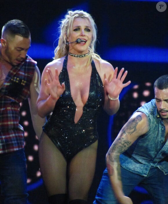 Britney Spears en concert avec le rappeur Pitbull à l'O2 Arena de Londres le le 24 août 2018.