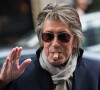 Jacques Dutronc à la sortie de l'hôtel de Sers à Paris.