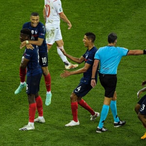 Paul Pogba, Kylian Mbappé, Raphaël Varane et Presnel Kimpembé lors du match France - Suisse en 8e de finale de l'Euro 2020. Bucarest, le 28 juin 2021. © Federico Pestellini / Panoramic / Bestimage