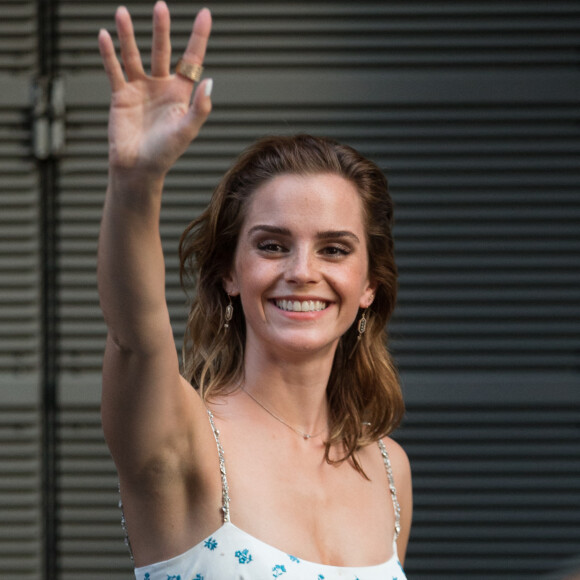 Emma Watson après le photocall de l'avant-première du film "The Circle" à Paris.