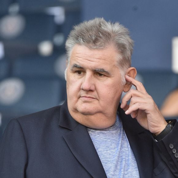 Pierre Ménès dans les tribunes lors du match de championnat de Ligue 1 Conforama opposant le Paris Saint-Germain au Racing Club de Strasbourg Alsace au Parc des princes à Paris, France, le 14 septembre 2019. Le PSG a gagné 1-0. © Giancarlo Gorassini/Bestimage