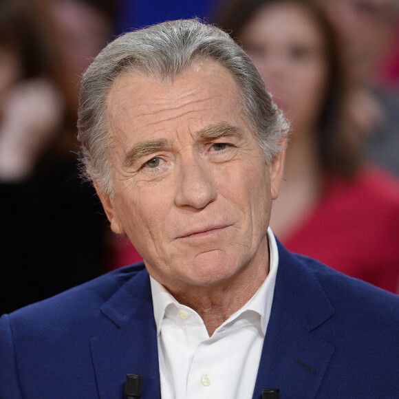 William Leymergie - Enregistrement de l'émission "Vivement Dimanche" à Paris le 04 novembre 2015 et qui sera diffusée le 08 novembre, France télévisions en Féte. Le magazine sportif "Stade 2" fête ses 40 ans alors que l'émission "Télématin"" fête ses 30 ans. Coadic Guirec / Bestimage