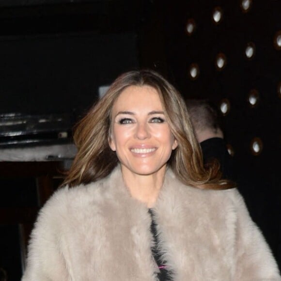 Elizabeth Hurley (Liz Hurley) à la sortie de l'évènement "Women for Women International SheInspiresMe" à Londres, le 26 février 2019. 