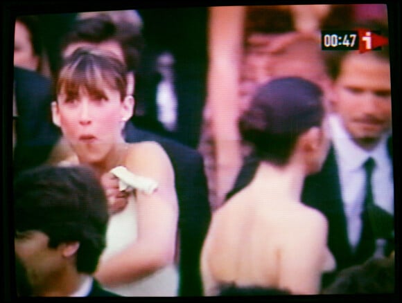 Sophie Marceau laisse voir un sein lors de sa venue au Festival de Cannes en 2005.