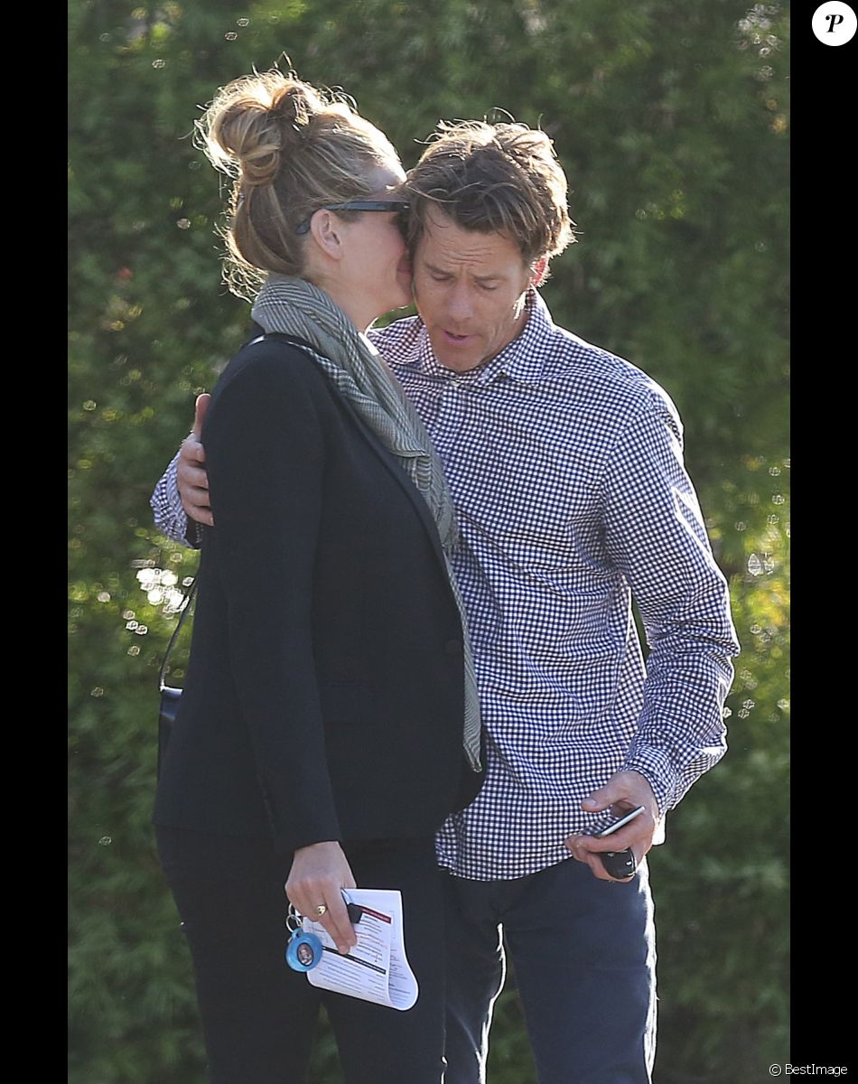 Exclusif - Julia Roberts et son mari Daniel Moder quittent les urgences d'un centre médical de Malibu le 13 mai 2017.